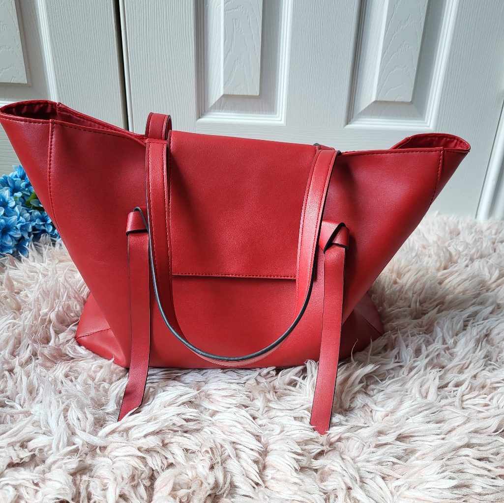 Elizabeth Arden Bags